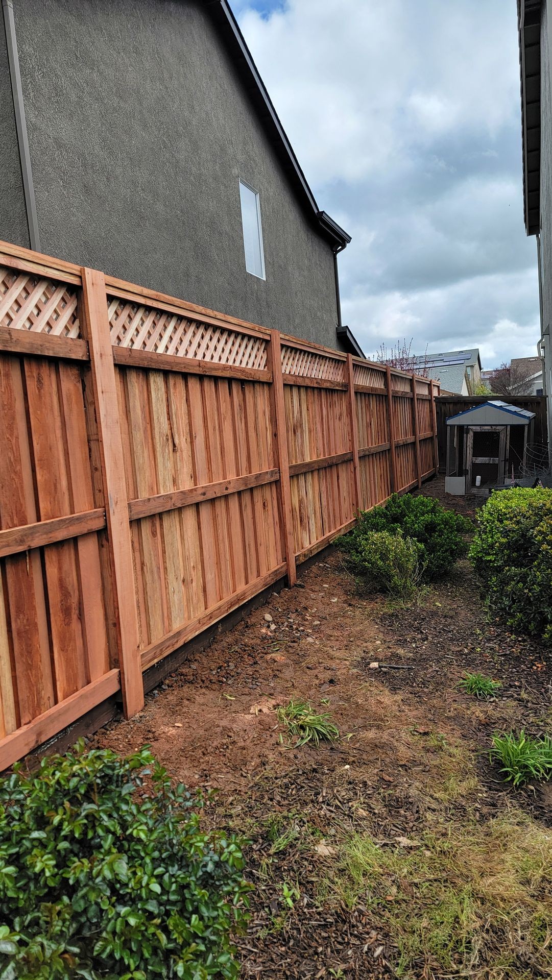 Redwood Fencing With Steel Posts